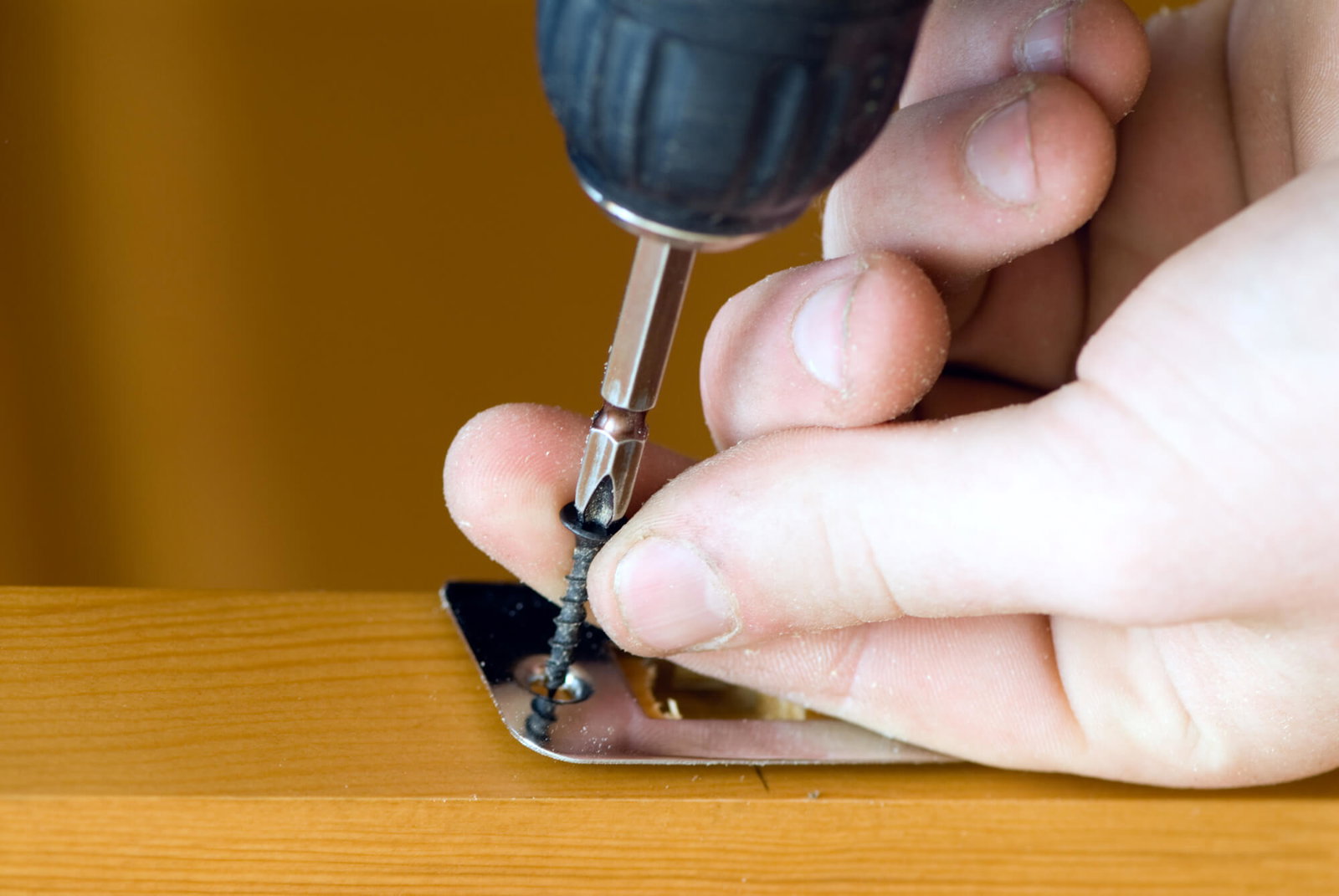 Positioning a mortise lock