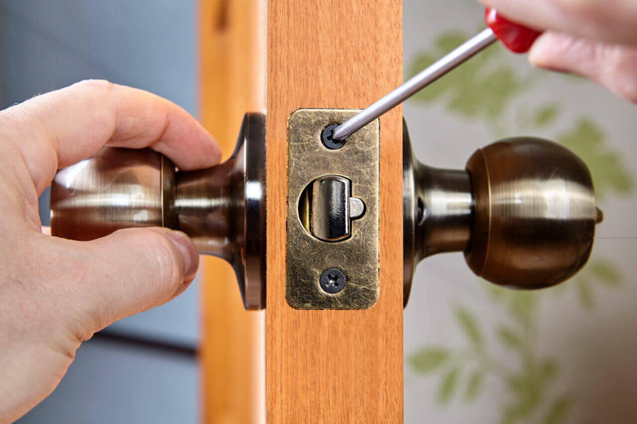 Guide to Fixing a Loose Door Knob or Loose Door Handle - Faster Locksmith