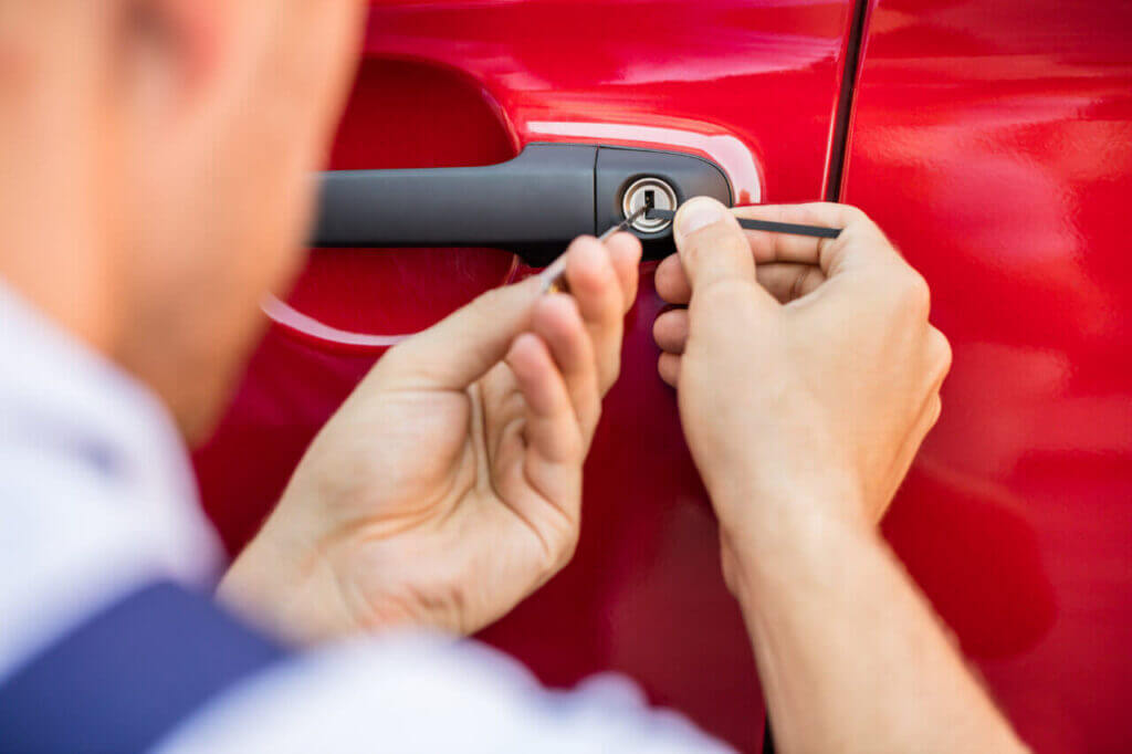 Locksmith Working On Car Door 1024x682